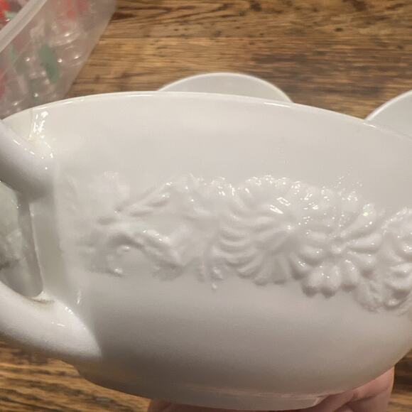 Vtg. White Milk Glass Cream Soup Bowls Embossed Floral Band Vitrock Set of 4 - Picture 6 of 7